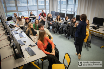 le jury suit des cours de sous-titrage de films